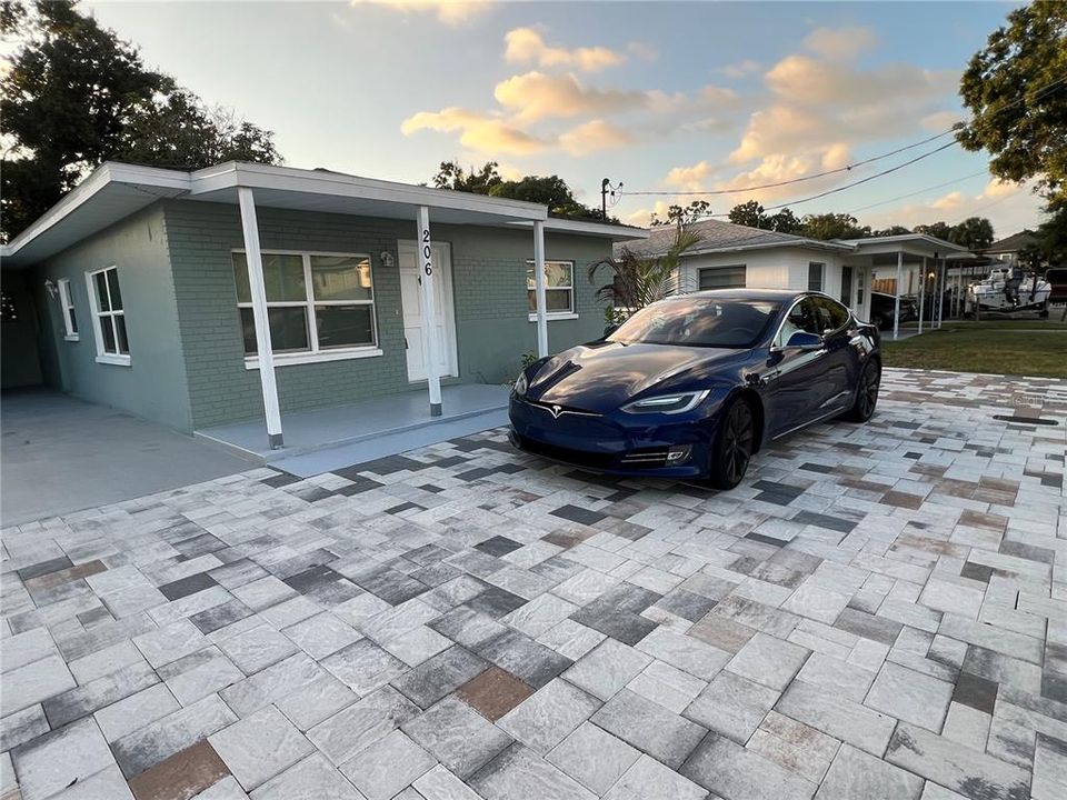 Recently Rented: $3,300 (3 beds, 2 baths, 1388 Square Feet)