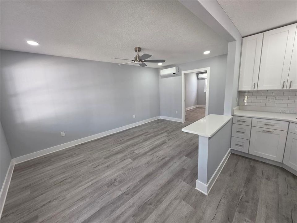 出租: $1,525 (1 贝兹, 1 浴室, 500 平方英尺)