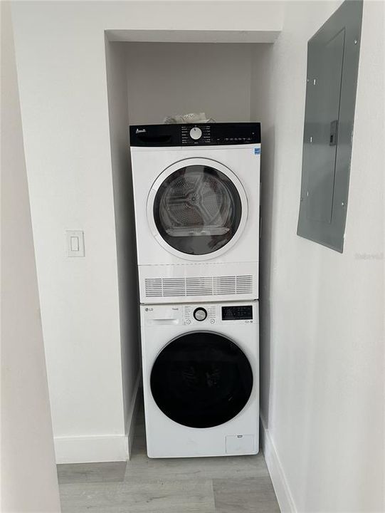 出租: $1,525 (1 贝兹, 1 浴室, 500 平方英尺)