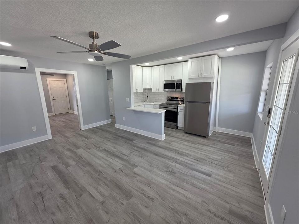 出租: $1,525 (1 贝兹, 1 浴室, 500 平方英尺)