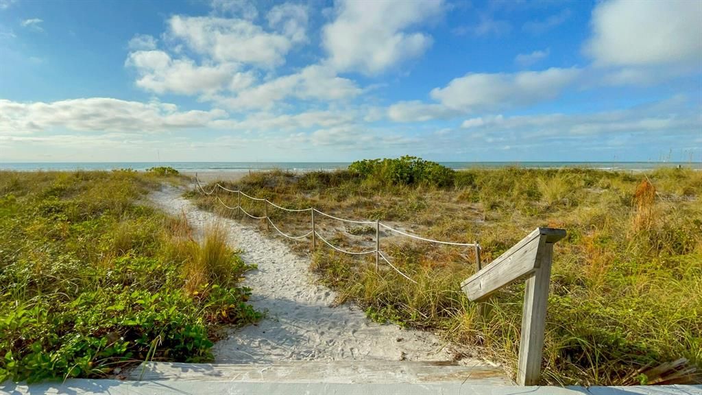 For Rent: $4,200 (3 beds, 2 baths, 1624 Square Feet)