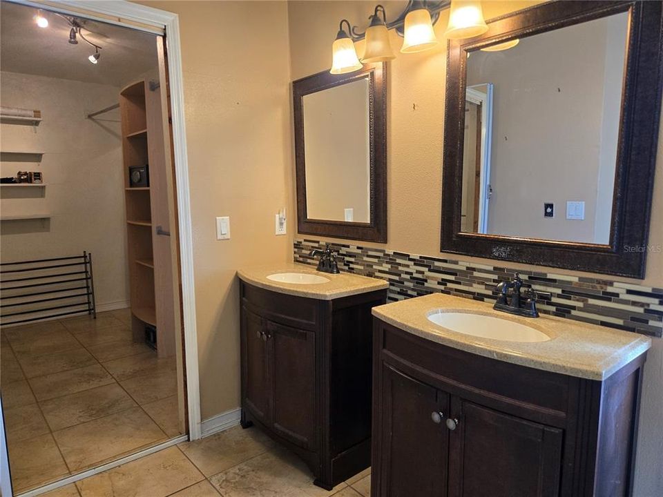 For Sale: $620,000 (4 beds, 2 baths, 2073 Square Feet)