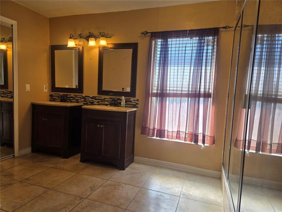 For Sale: $620,000 (4 beds, 2 baths, 2073 Square Feet)