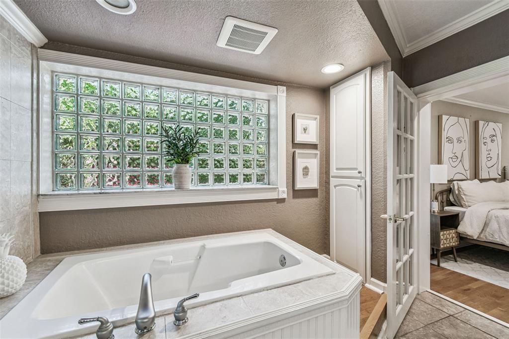 For Sale: $480,000 (3 beds, 2 baths, 1806 Square Feet)