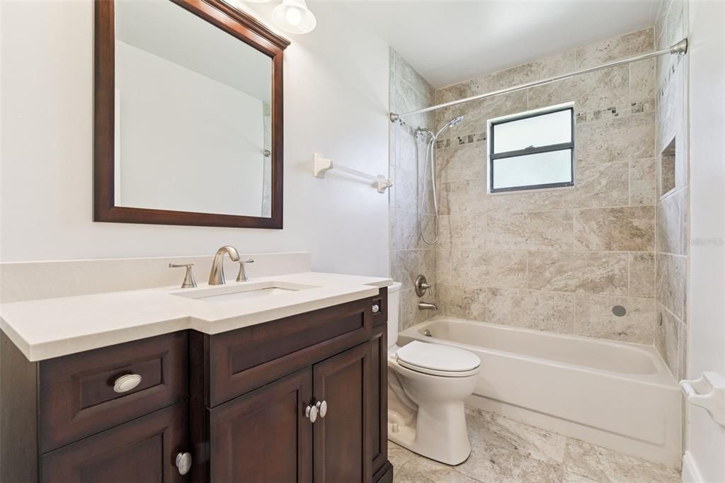 合同活跃: $375,000 (3 贝兹, 2 浴室, 1398 平方英尺)