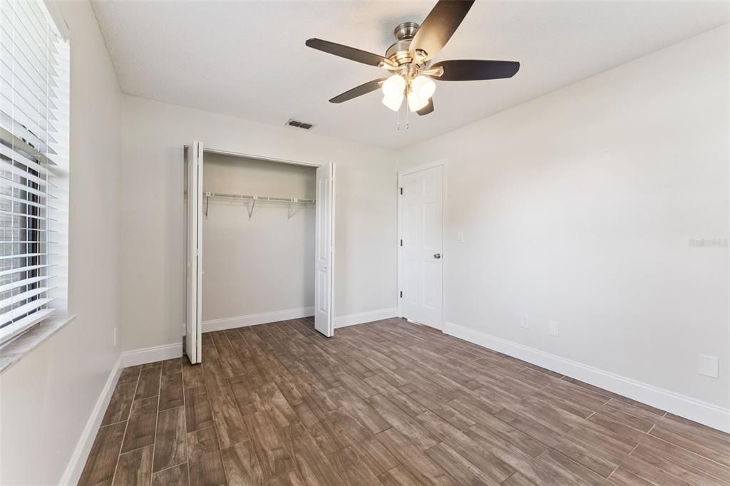 合同活跃: $375,000 (3 贝兹, 2 浴室, 1398 平方英尺)