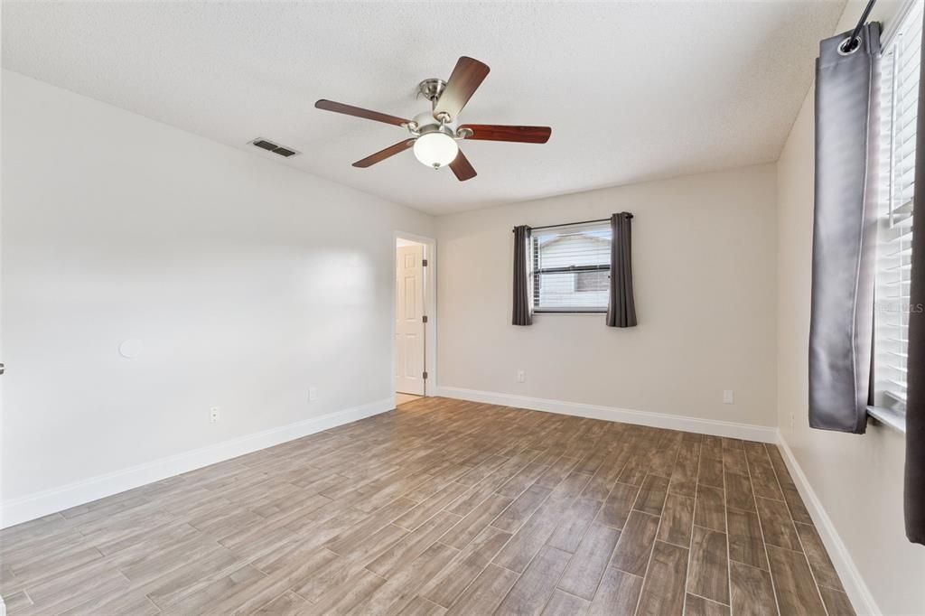 合同活跃: $375,000 (3 贝兹, 2 浴室, 1398 平方英尺)