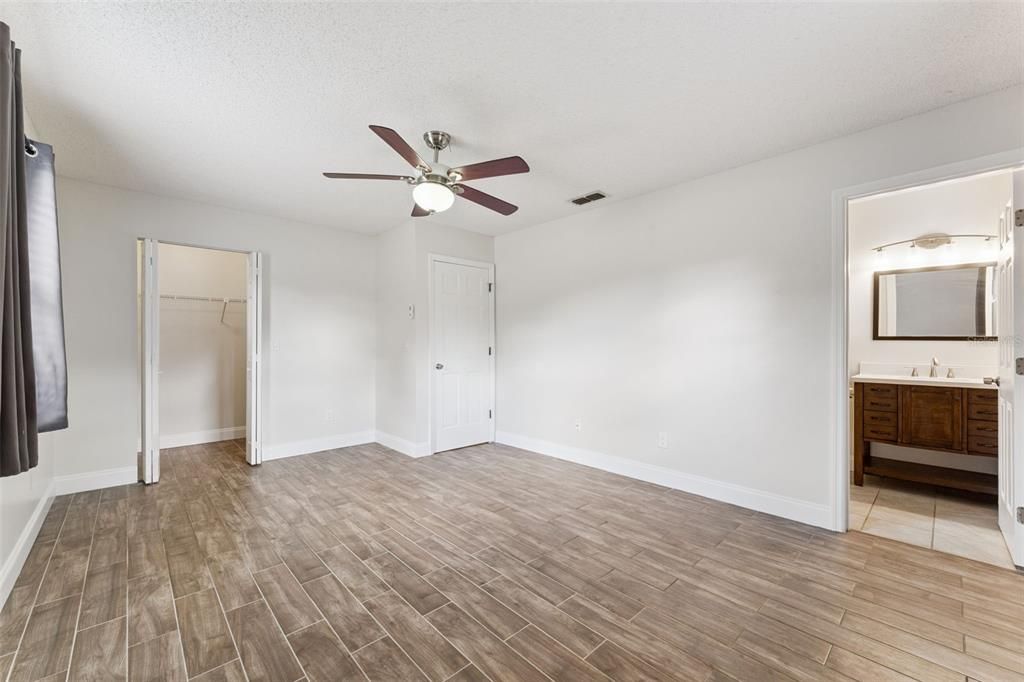 合同活跃: $375,000 (3 贝兹, 2 浴室, 1398 平方英尺)