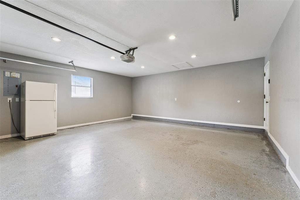 合同活跃: $375,000 (3 贝兹, 2 浴室, 1398 平方英尺)