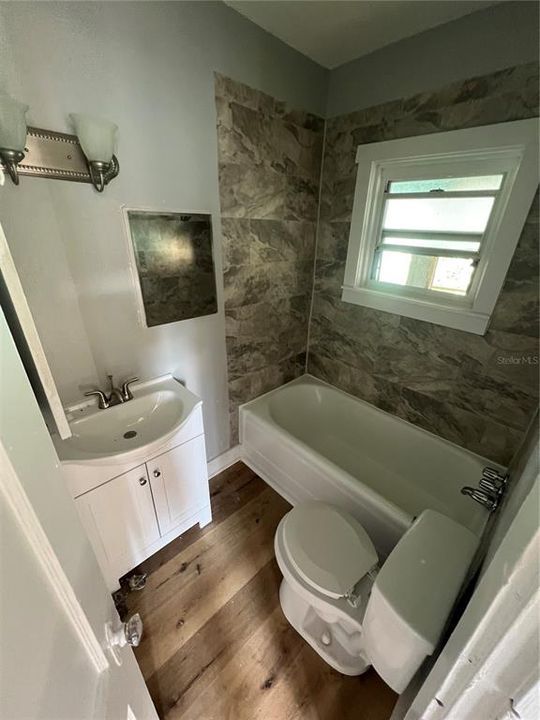 出租: $1,100 (1 贝兹, 1 浴室, 497 平方英尺)