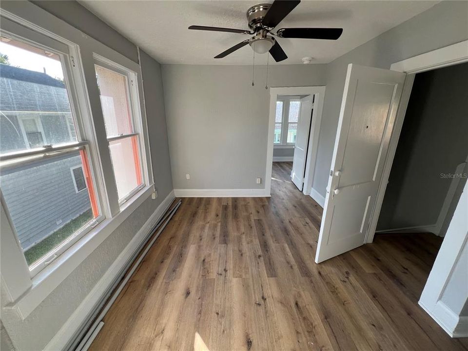 出租: $1,100 (1 贝兹, 1 浴室, 497 平方英尺)