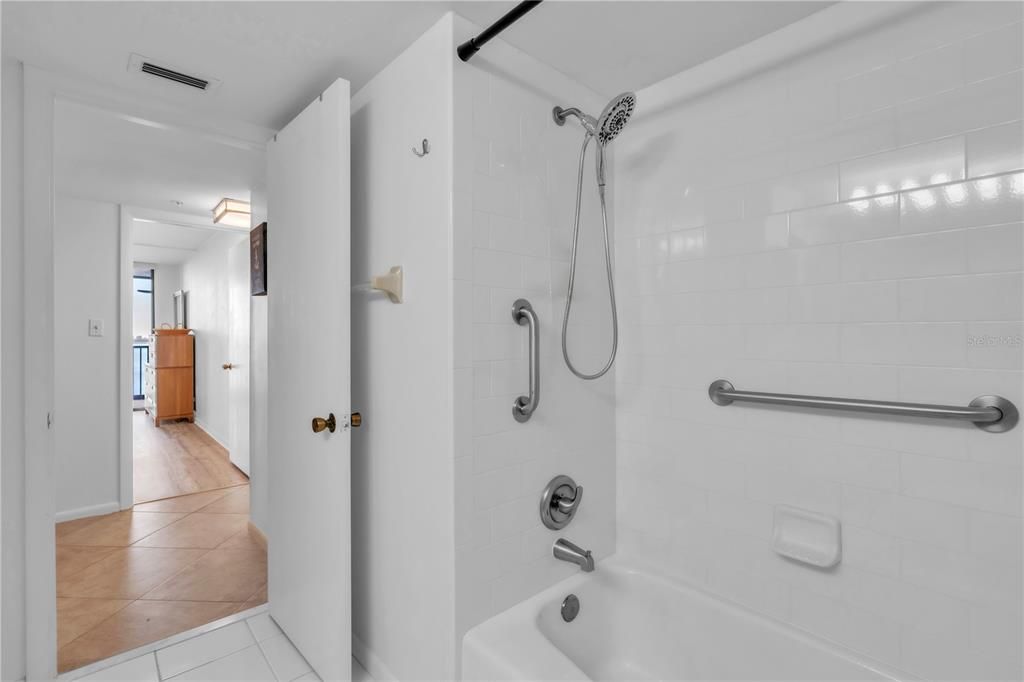 Activo con contrato: $849,000 (2 camas, 2 baños, 1389 Pies cuadrados)