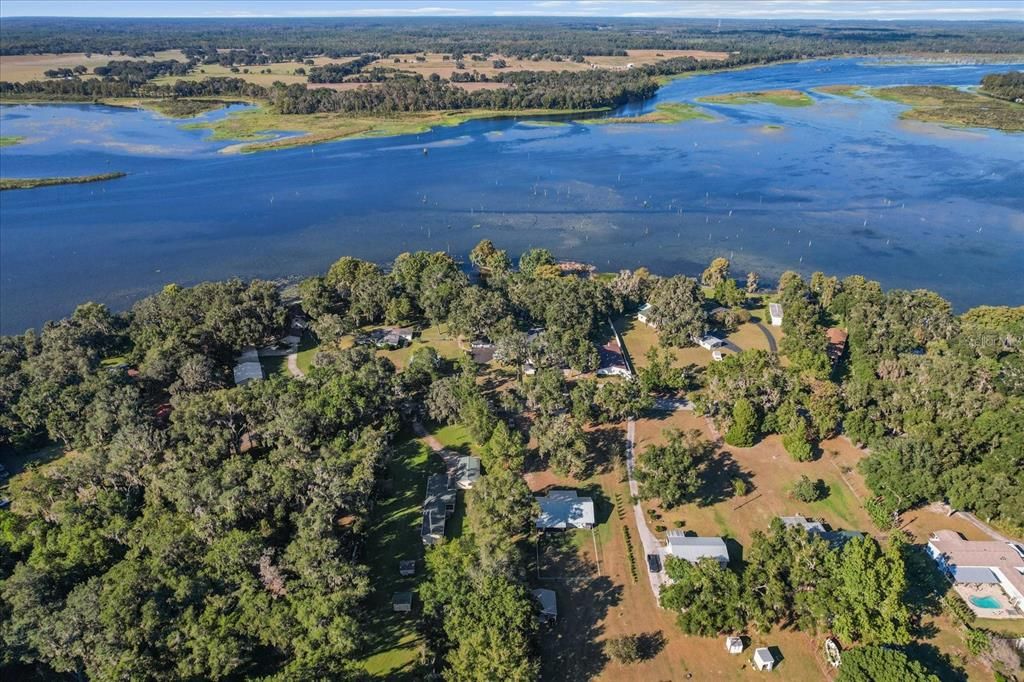 最近售出: $650,000 (3 贝兹, 2 浴室, 2356 平方英尺)