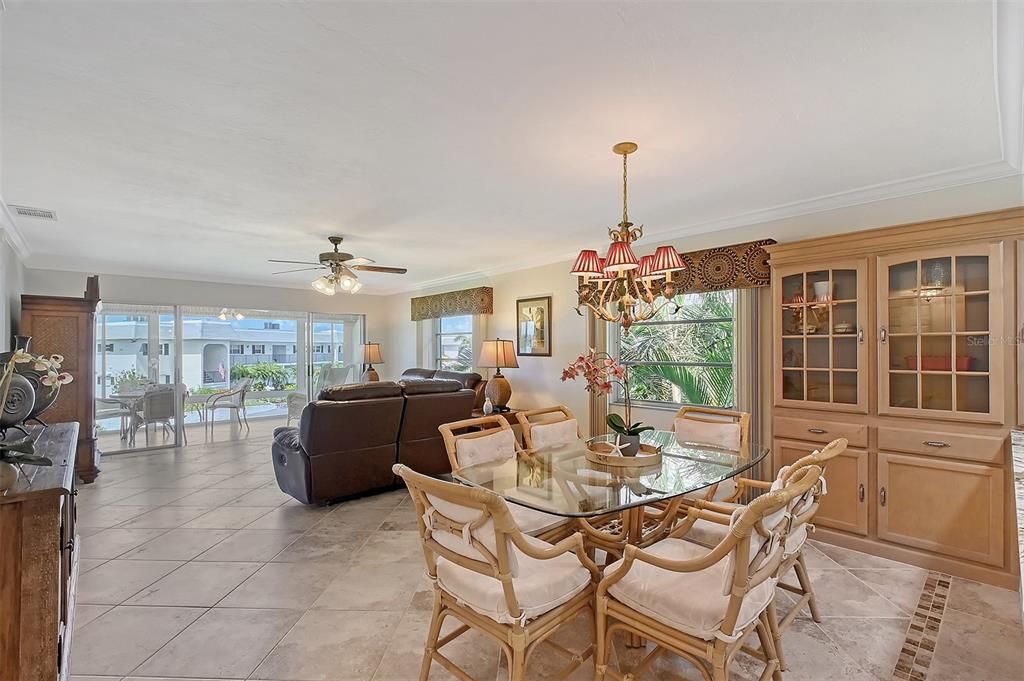 For Sale: $315,000 (2 beds, 2 baths, 1556 Square Feet)