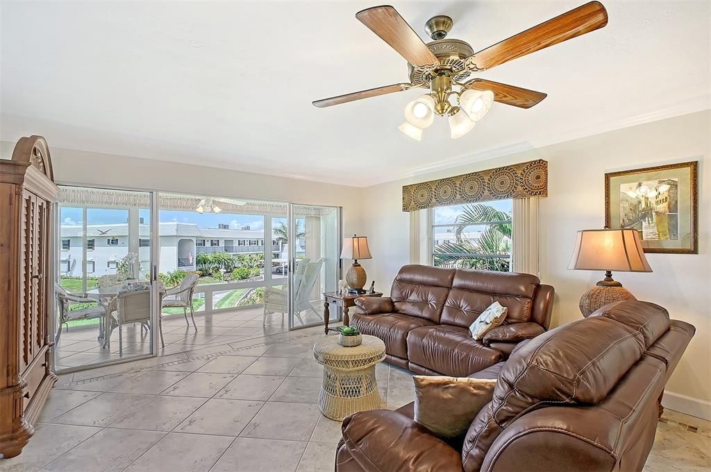 For Sale: $315,000 (2 beds, 2 baths, 1556 Square Feet)