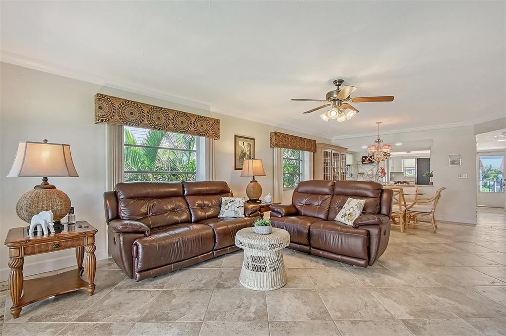 For Sale: $315,000 (2 beds, 2 baths, 1556 Square Feet)