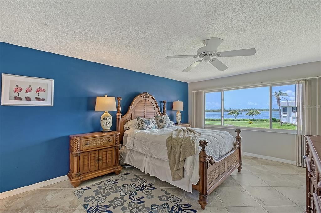 For Sale: $315,000 (2 beds, 2 baths, 1556 Square Feet)