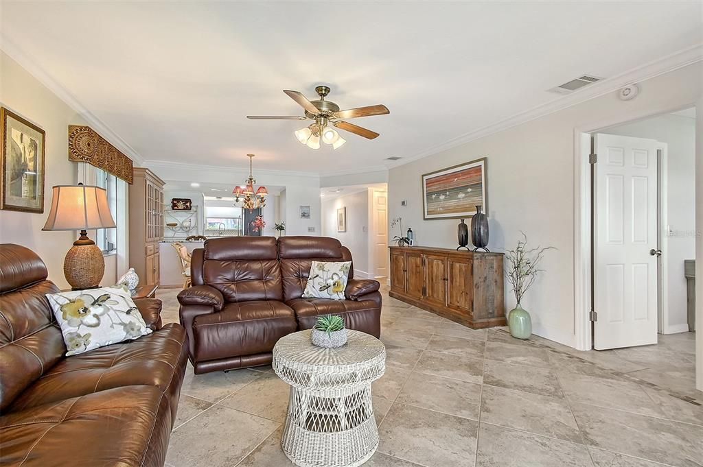 For Sale: $315,000 (2 beds, 2 baths, 1556 Square Feet)