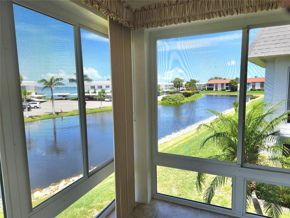 For Sale: $315,000 (2 beds, 2 baths, 1556 Square Feet)