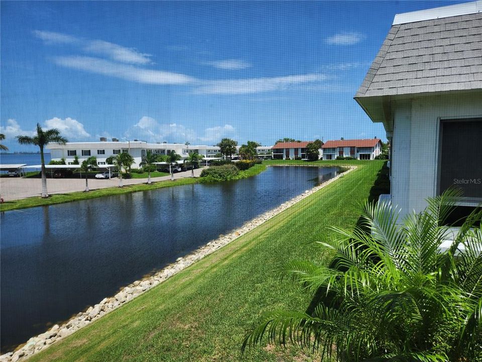 For Sale: $315,000 (2 beds, 2 baths, 1556 Square Feet)