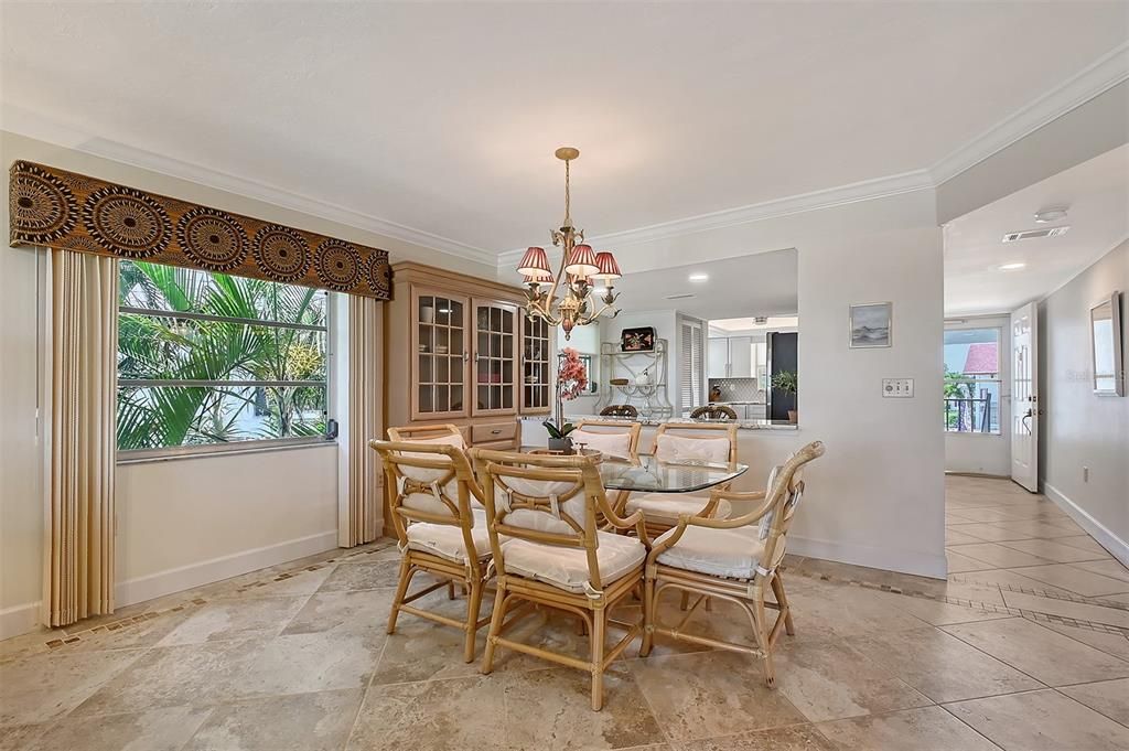 For Sale: $315,000 (2 beds, 2 baths, 1556 Square Feet)