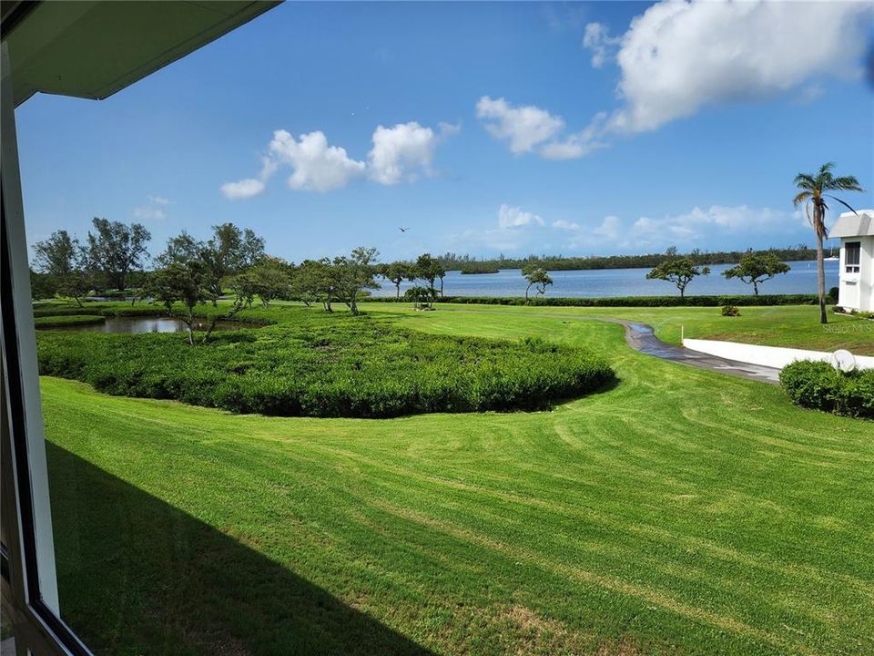 For Sale: $315,000 (2 beds, 2 baths, 1556 Square Feet)