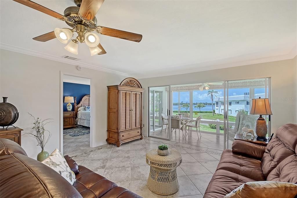 For Sale: $315,000 (2 beds, 2 baths, 1556 Square Feet)