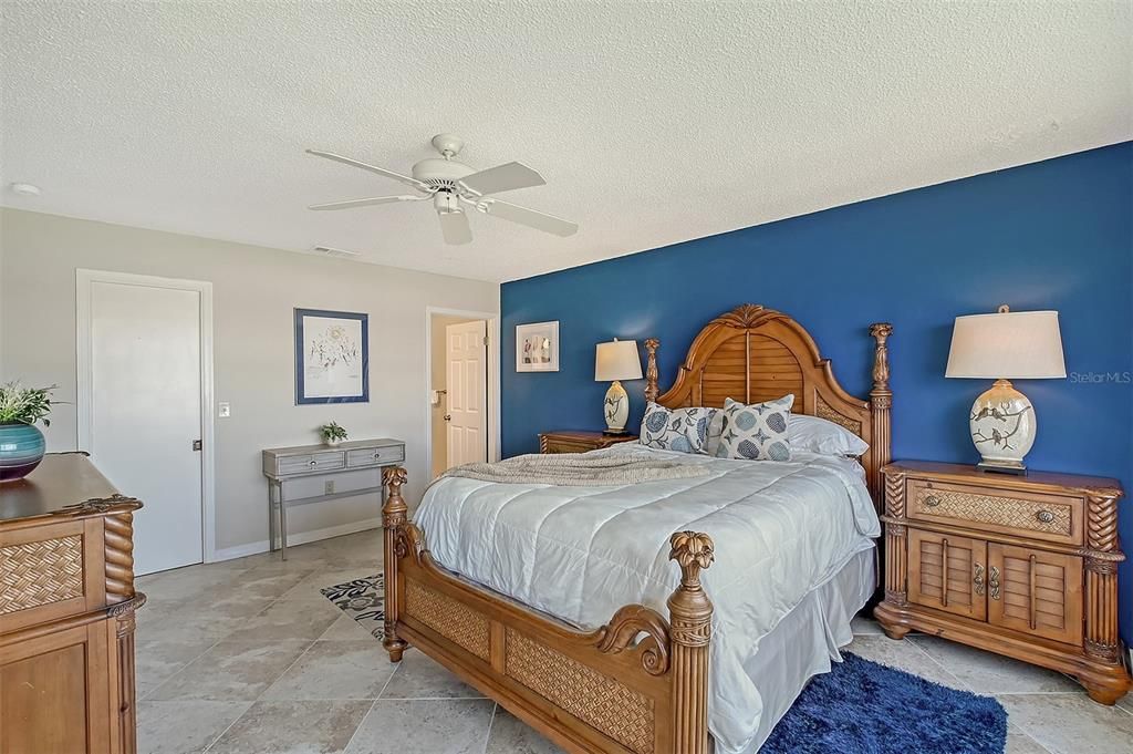 For Sale: $315,000 (2 beds, 2 baths, 1556 Square Feet)