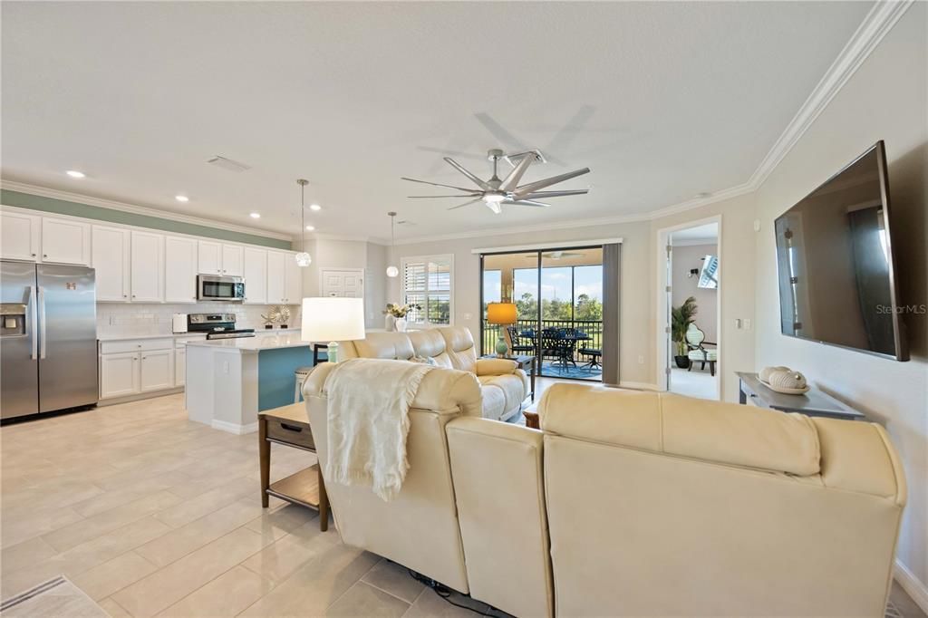 合同活跃: $369,900 (3 贝兹, 2 浴室, 2284 平方英尺)