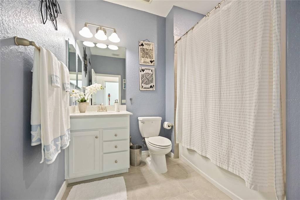 合同活跃: $369,900 (3 贝兹, 2 浴室, 2284 平方英尺)