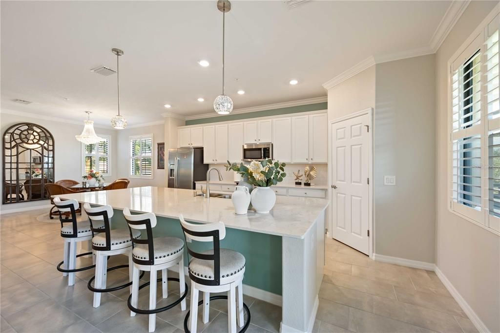 合同活跃: $369,900 (3 贝兹, 2 浴室, 2284 平方英尺)