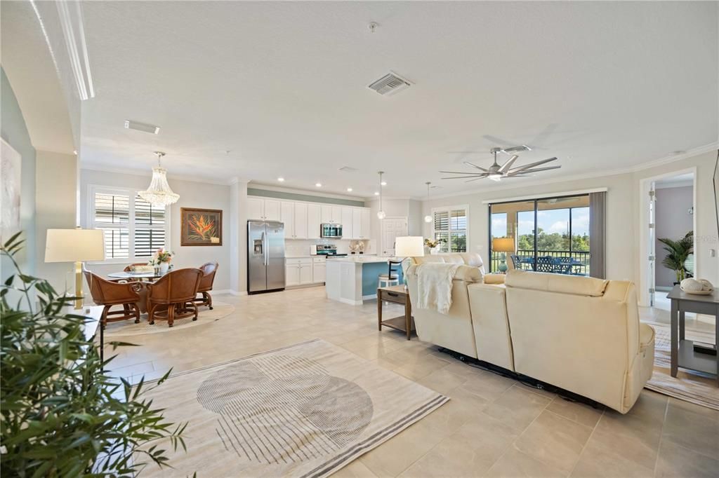 合同活跃: $369,900 (3 贝兹, 2 浴室, 2284 平方英尺)