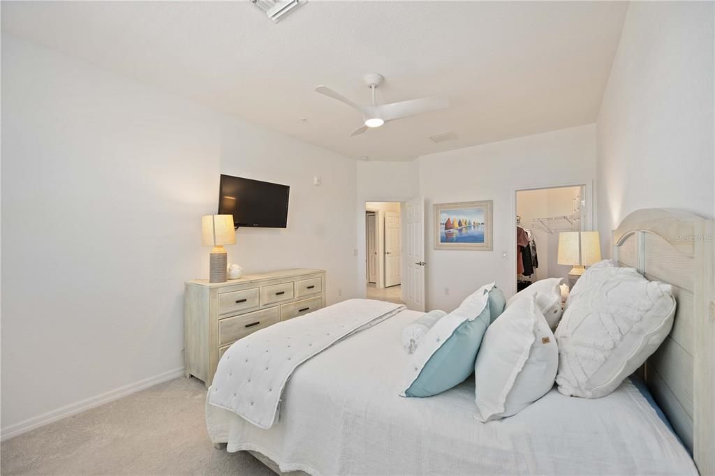 合同活跃: $369,900 (3 贝兹, 2 浴室, 2284 平方英尺)