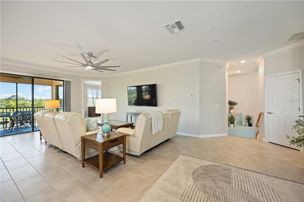 合同活跃: $369,900 (3 贝兹, 2 浴室, 2284 平方英尺)