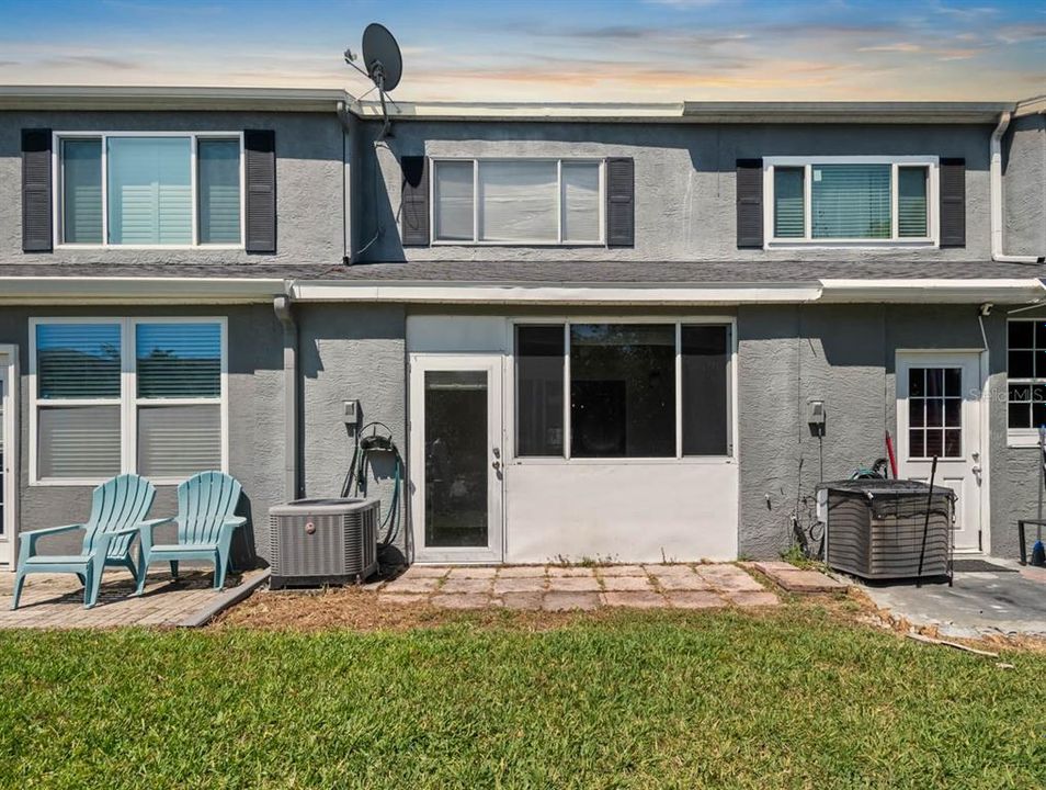 待售: $245,000 (2 贝兹, 2 浴室, 1110 平方英尺)