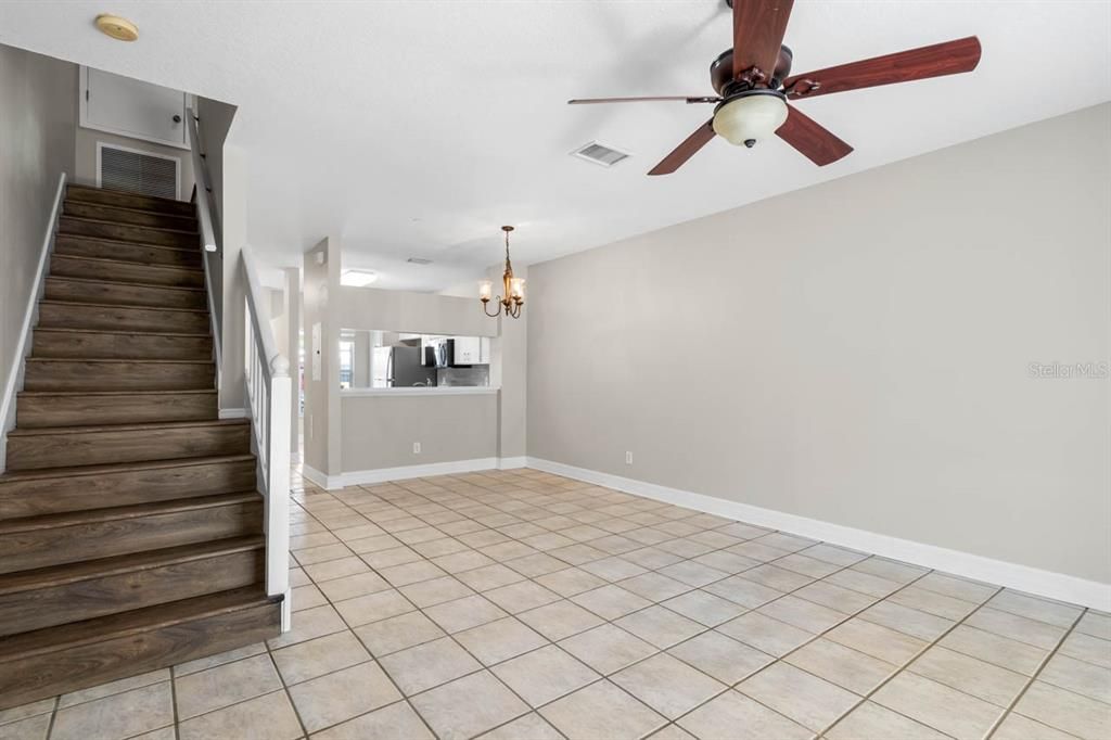 待售: $245,000 (2 贝兹, 2 浴室, 1110 平方英尺)