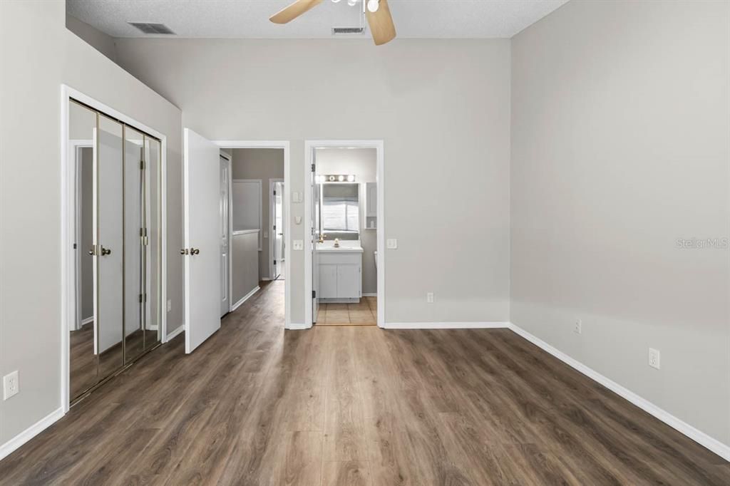 待售: $245,000 (2 贝兹, 2 浴室, 1110 平方英尺)