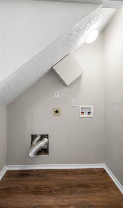 待售: $245,000 (2 贝兹, 2 浴室, 1110 平方英尺)