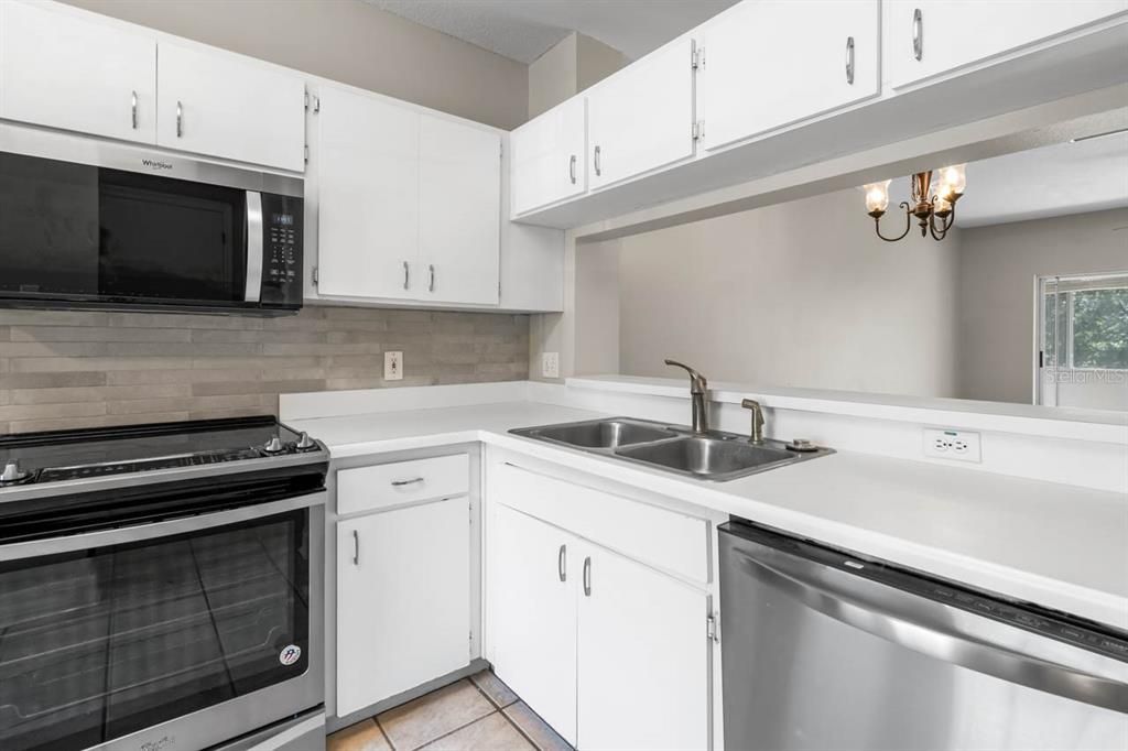 待售: $245,000 (2 贝兹, 2 浴室, 1110 平方英尺)