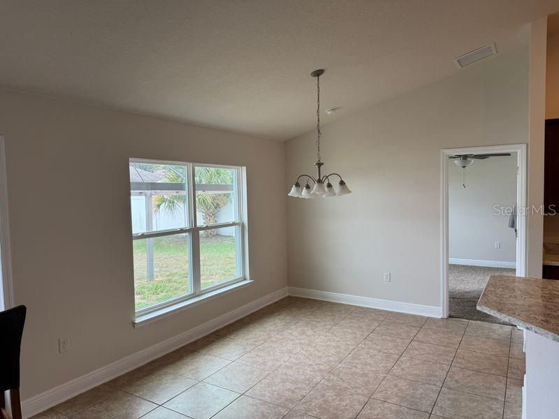 En Renta: $2,050 (4 camas, 2 baños, 1730 Pies cuadrados)