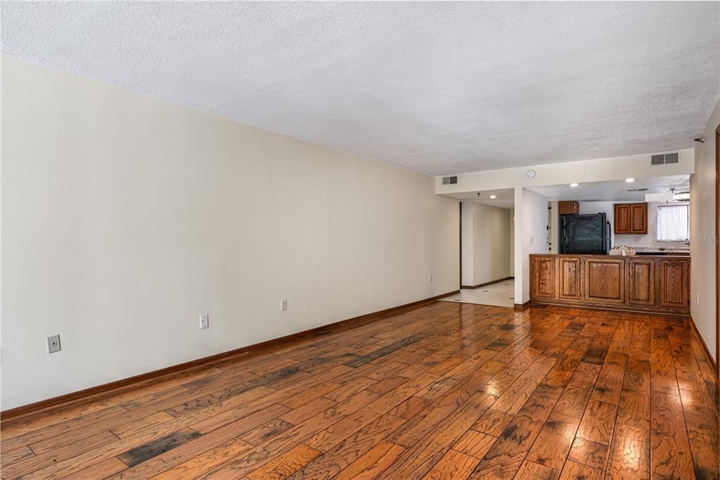 Active With Contract: $220,000 (3 beds, 2 baths, 1443 Square Feet)