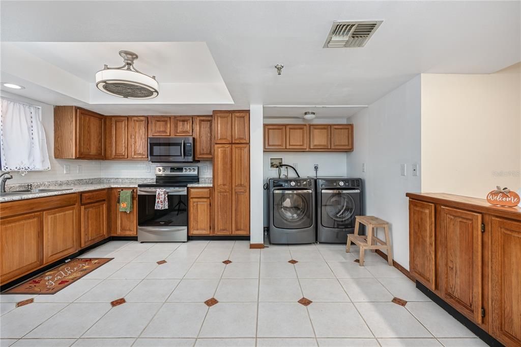 Active With Contract: $220,000 (3 beds, 2 baths, 1443 Square Feet)