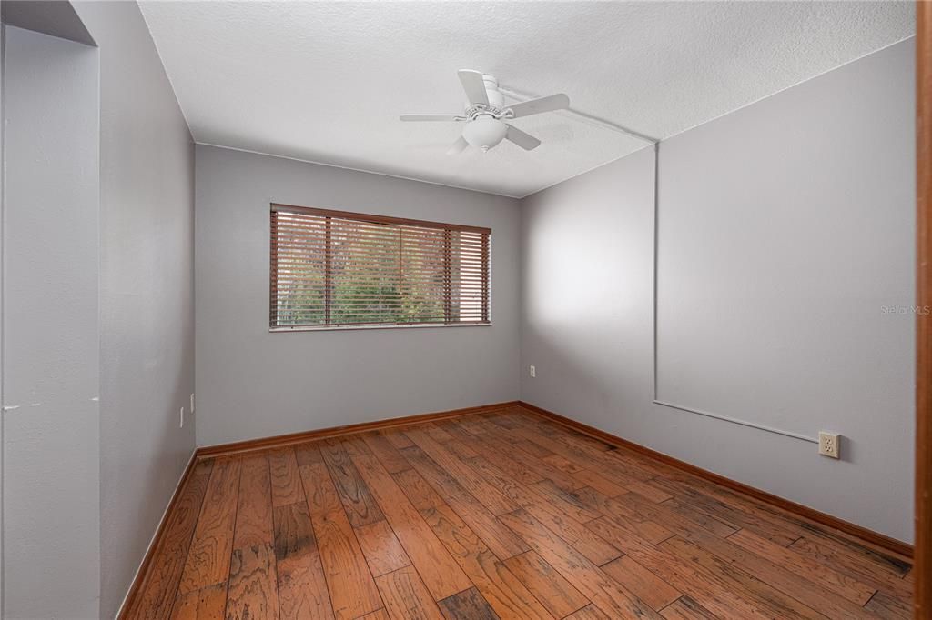 Active With Contract: $220,000 (3 beds, 2 baths, 1443 Square Feet)