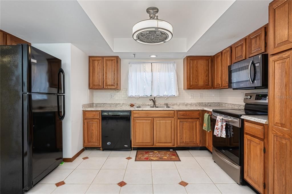 Active With Contract: $220,000 (3 beds, 2 baths, 1443 Square Feet)