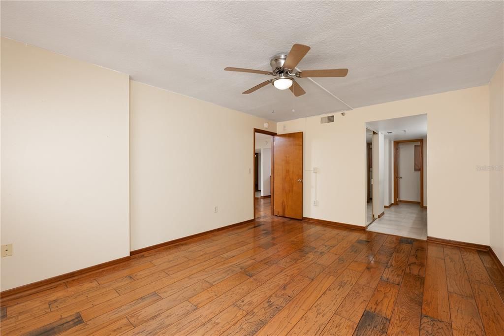 Active With Contract: $220,000 (3 beds, 2 baths, 1443 Square Feet)