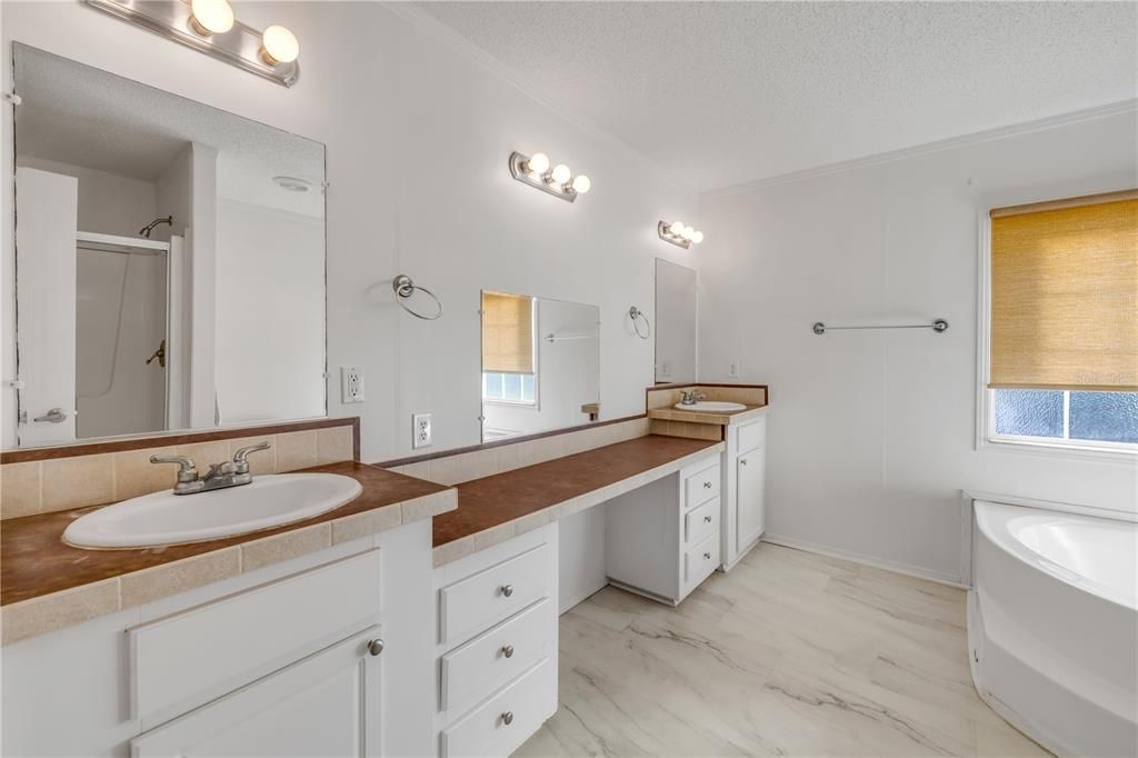 Active With Contract: $185,000 (3 beds, 2 baths, 1430 Square Feet)