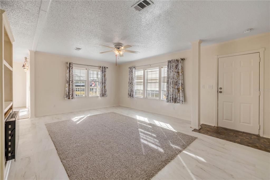 Active With Contract: $185,000 (3 beds, 2 baths, 1430 Square Feet)