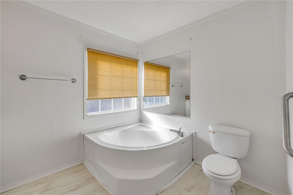 Active With Contract: $185,000 (3 beds, 2 baths, 1430 Square Feet)