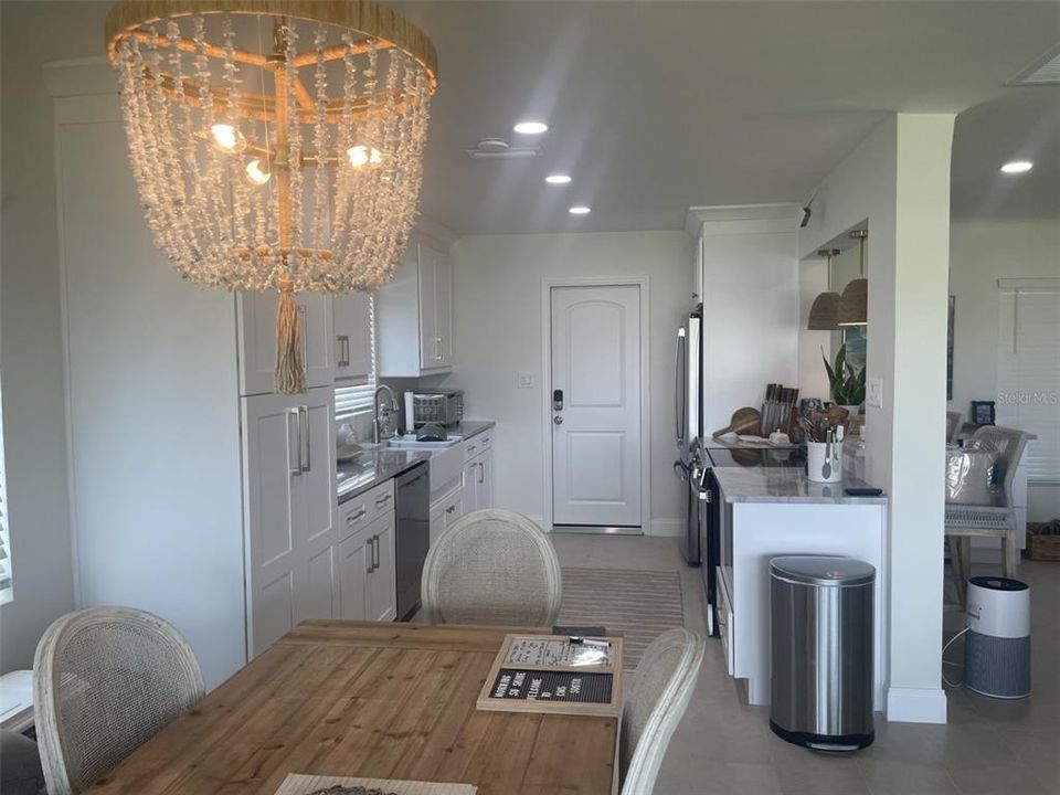 出租: $5,500 (2 贝兹, 2 浴室, 1296 平方英尺)