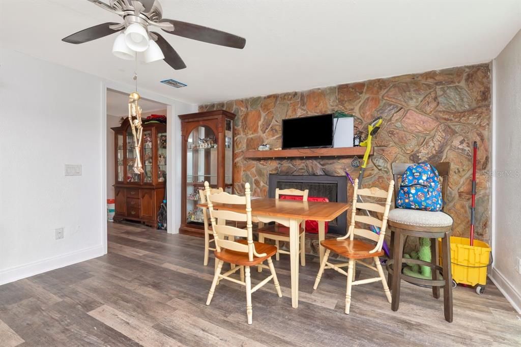 На продажу: $350,000 (3 спален, 2 ванн, 1485 Квадратных фут)